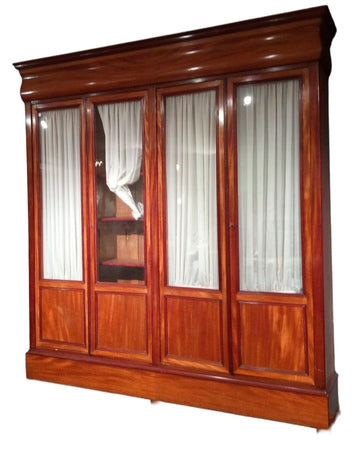 Antike französische Vitrinenschrank aus den 1800er Jahren im Kirschholz im Stil von Ludwig Philipp