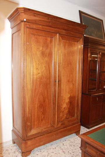 Walnut Wood 2-Door Wardrobe in Louis Philippe Style