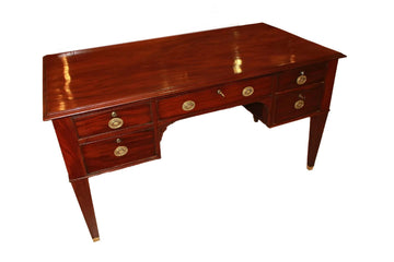 Louis XVI Schreibtisch aus Mahagoni mit Bronzeapplikationen, 19. Jahrhundert