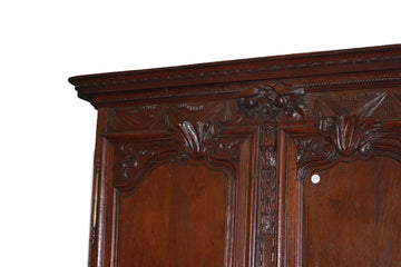 Armadio Provenzale Normandia Francese del 1700 con ricchi Motivi di Intaglio