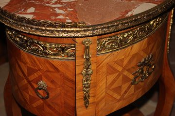 Tavolino comodino francese del 1800 Stile Luigi XV in Bois de Rose