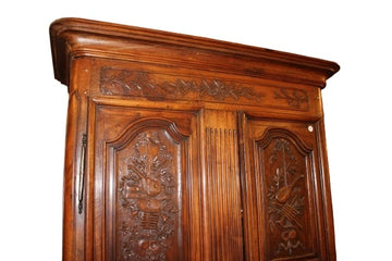 Armadio francese del '700 in stile Provenzale – Noce massello con ricchi intagli