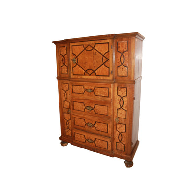 Buffet Biedermeier en orme et ronce d’orme – Europe du Nord, XIXe siècle