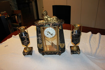 Triptych mantel clock with 2 Art Deco style marble vases from the early 1900s