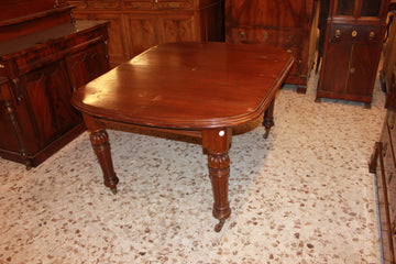 English extendable table from the second half of the 19th century, Victorian style in mahogany wood