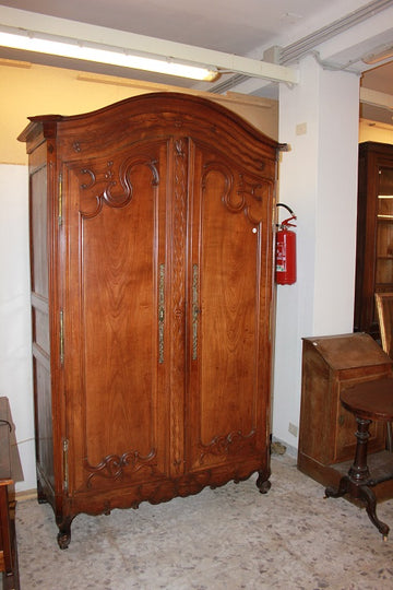 French Provençal style wardrobe in cherry wood from the late 1700s