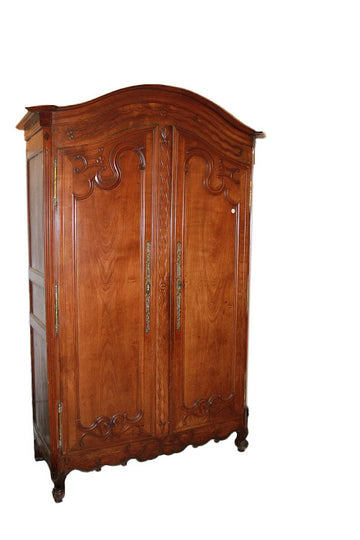 Armoire de style provençal français en merisier de la fin des années 1700