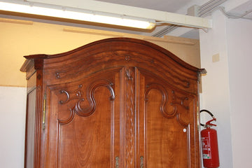 French Provençal style wardrobe in cherry wood from the late 1700s