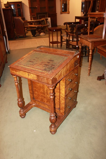 English Davenport desk from the second half of the 19th century in walnut and walnut briar