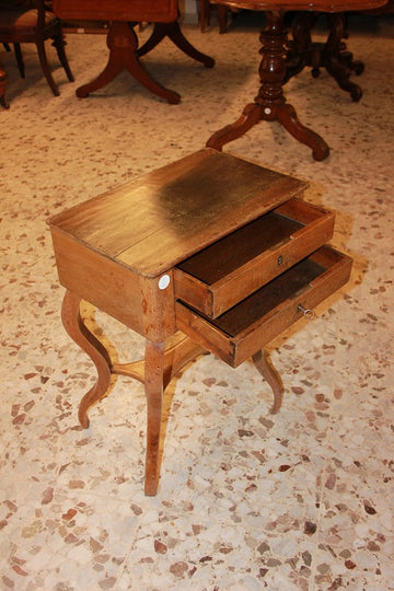 Piccolo tavolino da lavoro stile Direttorio in legno di noce XIX secolo
