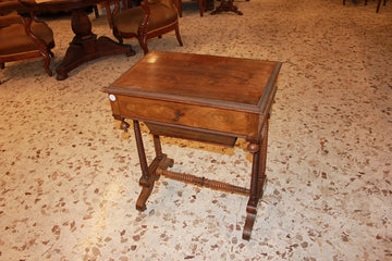 Tavolino da lavoro stile Carlo X del XIX secolo in legno di palissandro