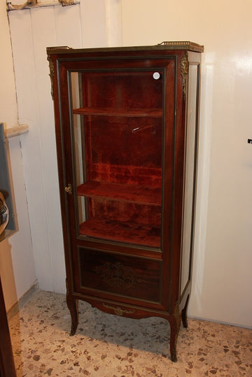 Transition style 1-door display cabinet in mahogany wood with bronze applications