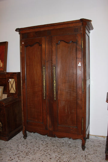 18th century French Provençal wardrobe with 2 closed doors in walnut wood