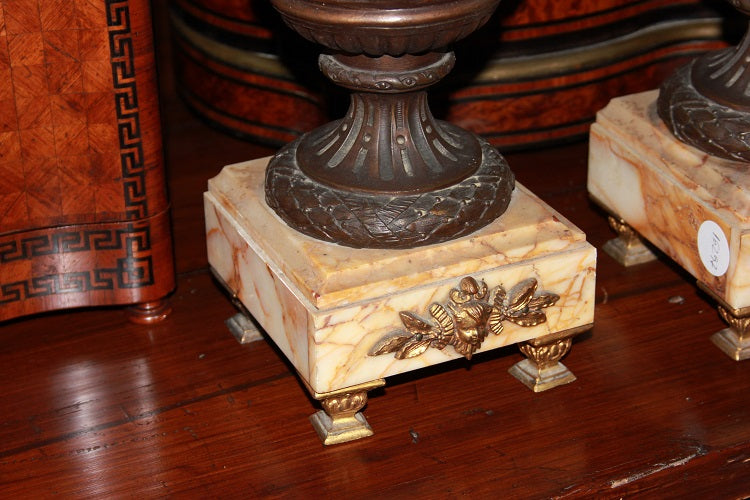 Coppia di Grandi Vasi in Antimonio con basette in marmo Giallo XIX secolo
