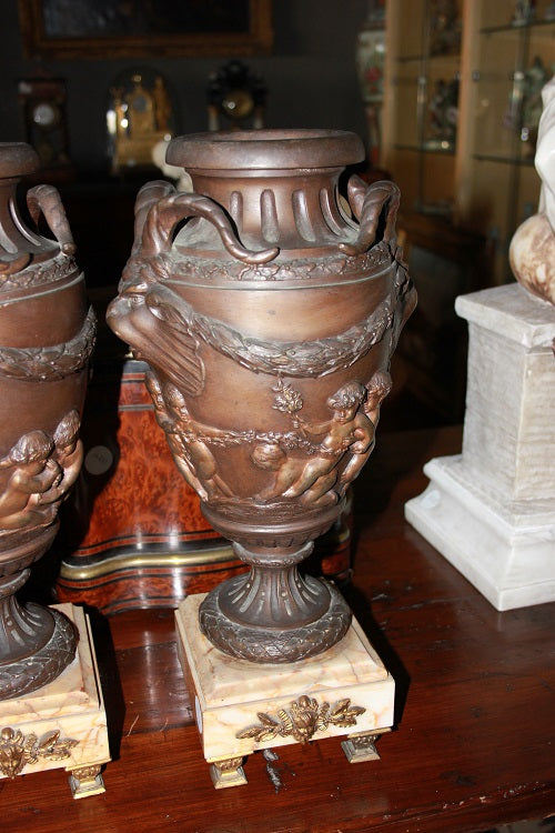 Coppia di Grandi Vasi in Antimonio con basette in marmo Giallo XIX secolo