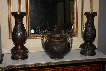 Triptych composed of 3 Chinese bronze vases from the 1800s depicting scenes with fairs and landscape