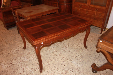 Provençal extendable table from the early 1900s in cherry wood with parquet top