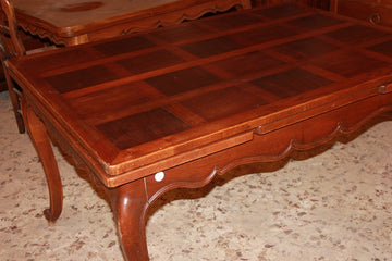 Provençal extendable table from the early 1900s in cherry wood with parquet top