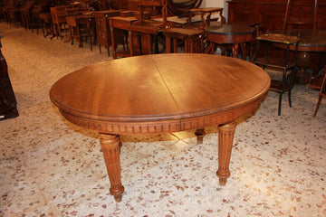 Tavolo francese ovale allungabile stile Luigi XVI in legno di noce XIX secolo fine