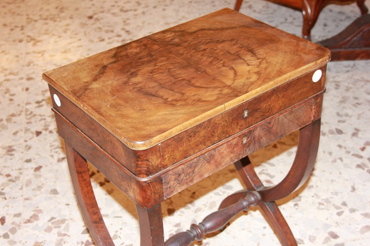 Tavolino da lavoro francese del 1800 stile Direttorio in radica di noce