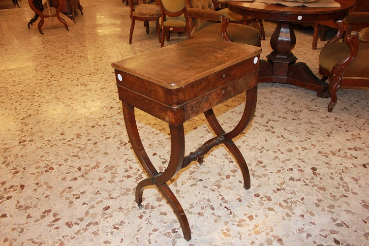 Tavolino da lavoro francese del 1800 stile Direttorio in radica di noce