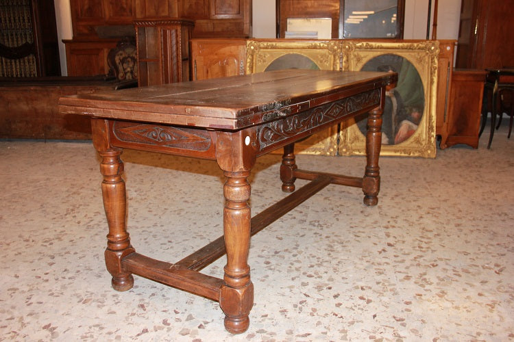 Grande Tavolo Rustico di inizio 1800 Allungabile impreziosito da motivi di intagli