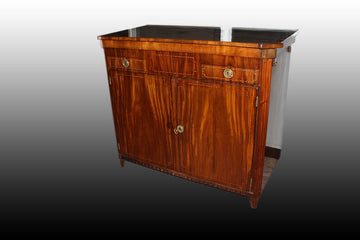 Credenza piattaia olandese di inizio 1800 stile Luigi XVI in legno di mogano e piuma di mogano