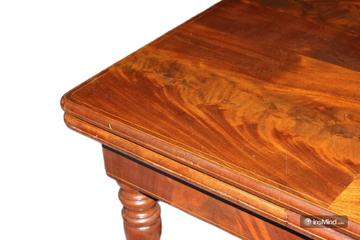 Petite table Charles X avec ailettes en bois d'acajou avec filet d'incrustation