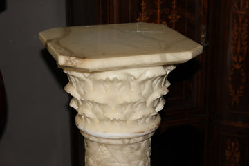Colonna francese in marmo bianco di fine 1800