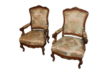 Coppia di poltrone Francesi del 1800 stile Luigi XV in legno di noce con bordi dorati