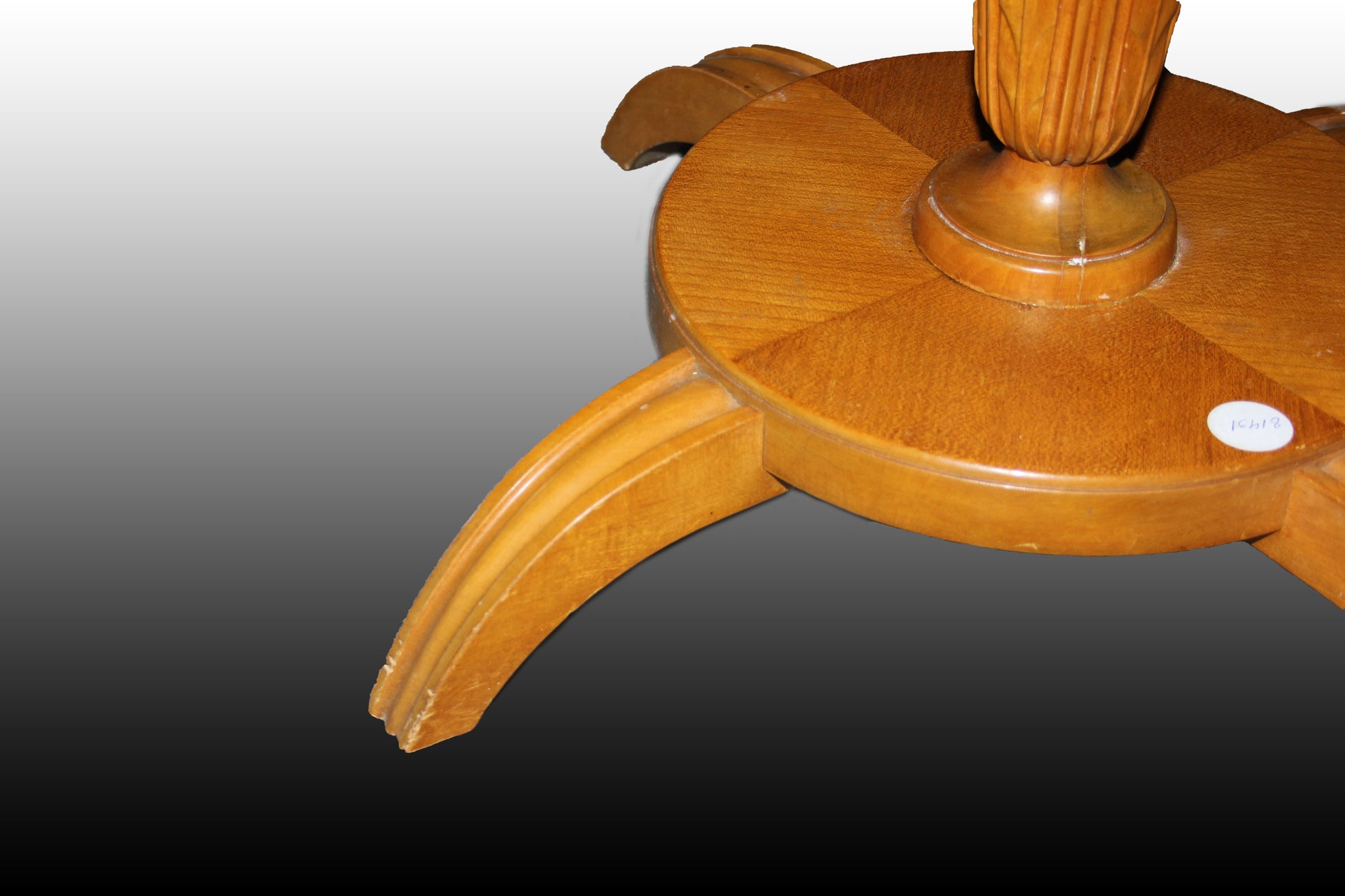 Tavolino basso stile Biedermeier in legno di olmo e radica di olmo