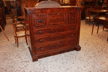 Large English Regency style chest of drawers from the 1800s in mahogany feather