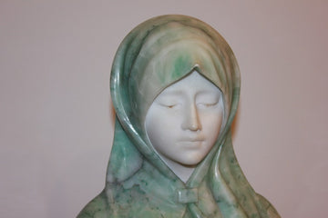 Half-bust French sculpture depicting a lady in marble and green alabaster