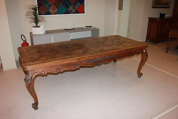 Large Provençal table from the 19th century extendable to 4 meters with rich carving motifs
