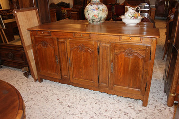 French oakwood Provençal-style Cupboard from the 1700s with carvings