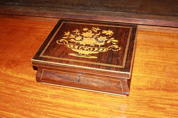 Piccola scatola francese del 1800 in legno di palissandro intarsiata