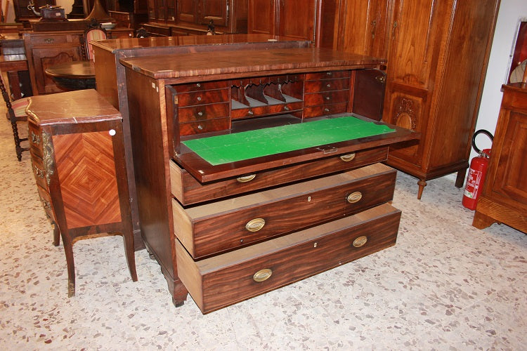 Cassettone Inglese del 1800 stile Vittoriano in legno di Mogano e Piuma di Mogano