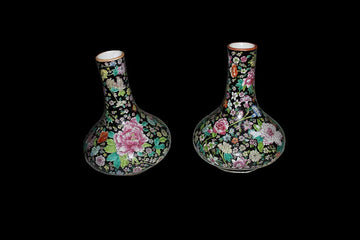 Pair of Chinese single-flower vases richly decorated with floral motif
