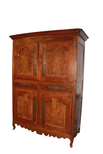 Large French Cupboard from the early 1800s with 4 doors