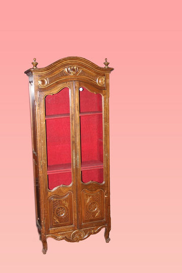 Provençal display cabinet from the end of the 19th century to the beginning of the 20th century in walnut