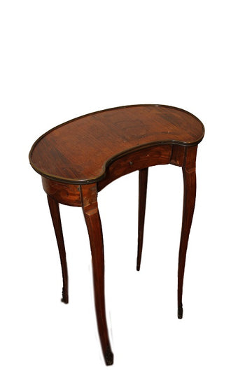 Small French bean-shaped side table from the 1800s inlaid Louis XV style