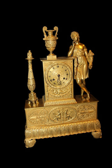 French bronze mantel clock from 1800 depicting 