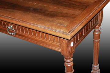 French writing table from the late 1800s and early 1900s in walnut wood, 17th century style