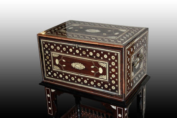 Magnificent Portuguese coin cabinet from the 1600s in fine rosewood with ivory inlay 