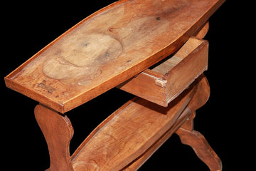 French pocket-emptying table from the 1800s in walnut wood