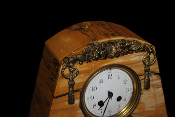 Tris mantel clock with French marble candlesticks in Art Deco style from the early 1900s