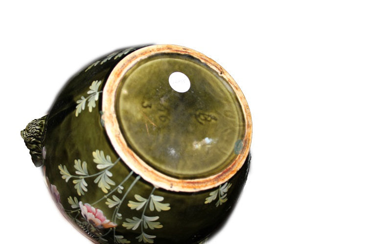 Vaso in ceramica verde francese con teste di Fauno inizio XX secolo