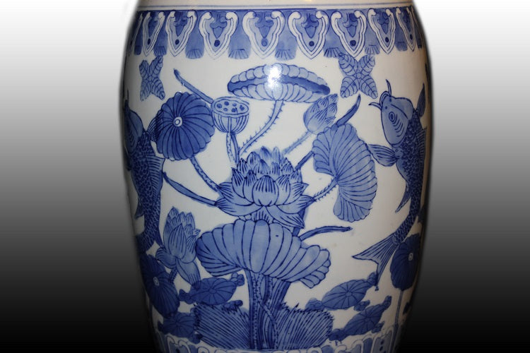 Vaso cinese in porcellana bianca decorata azzurra carpe Koi e piante