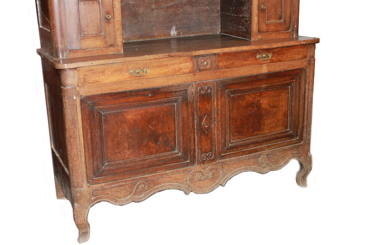 Grande Maestosa credenza di inizio 1800 stile Provenzale Francese in legno di noce con intagli