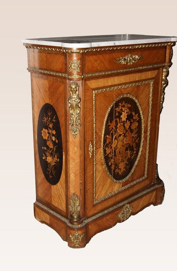 Coppia di antiche credenze francesi del 1800 con intarsi e marmo